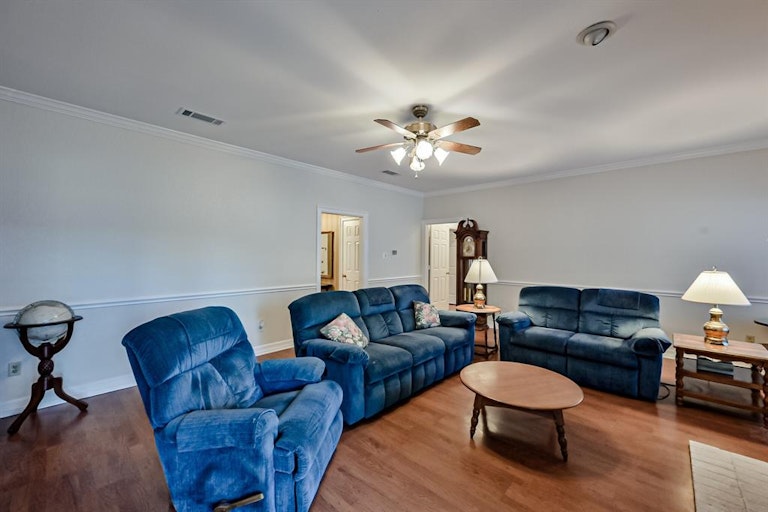 Photo 28 of 40 - 5607 Oak Branch Dr, Arlington, TX 76016