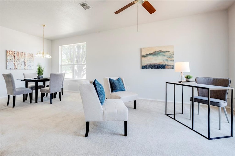 Photo 4 of 25 - 9873 Sparrow Hawk Ln, Fort Worth, TX 76108