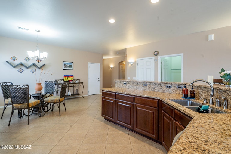 Photo 14 of 33 - 10591 S Margie Pl, Vail, AZ 85641