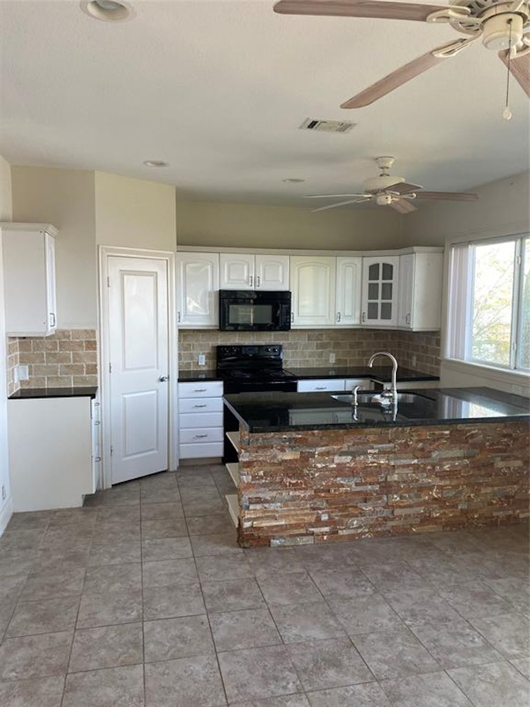 Photo 3 of 11 - 20535 Appaloosa Trl, Crosby, TX 77532