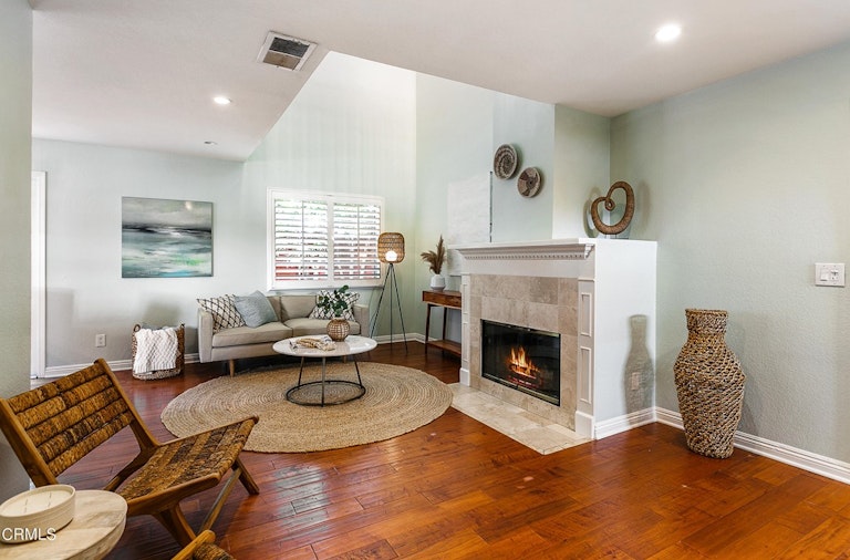 Photo 6 of 28 - 1960 E Villa St, Pasadena, CA 91107
