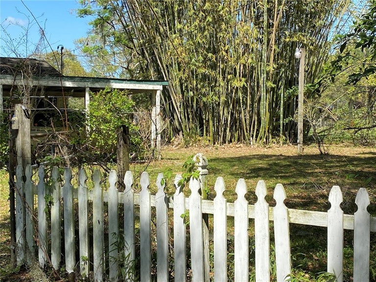 Photo 4 of 25 - 2330 N Valrico Rd, Seffner, FL 33584