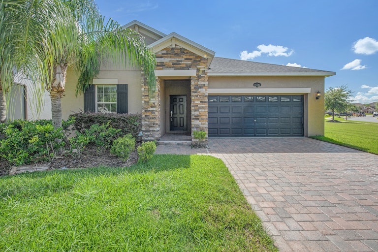 Photo 27 of 42 - 19303 Prairie Tree Pl, Tampa, FL 33647