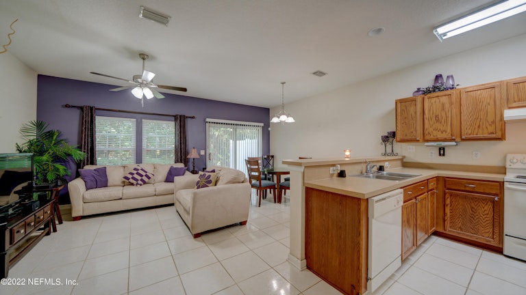 Photo 5 of 26 - 12329 Mangrove Forest Ct, Jacksonville, FL 32218