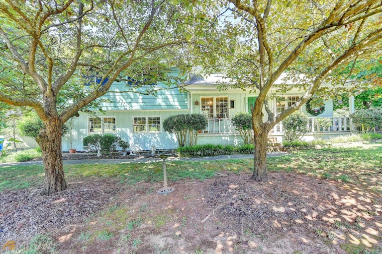 Photo 1 of 39 - 3371 San Antonio Dr, Snellville, GA 30039