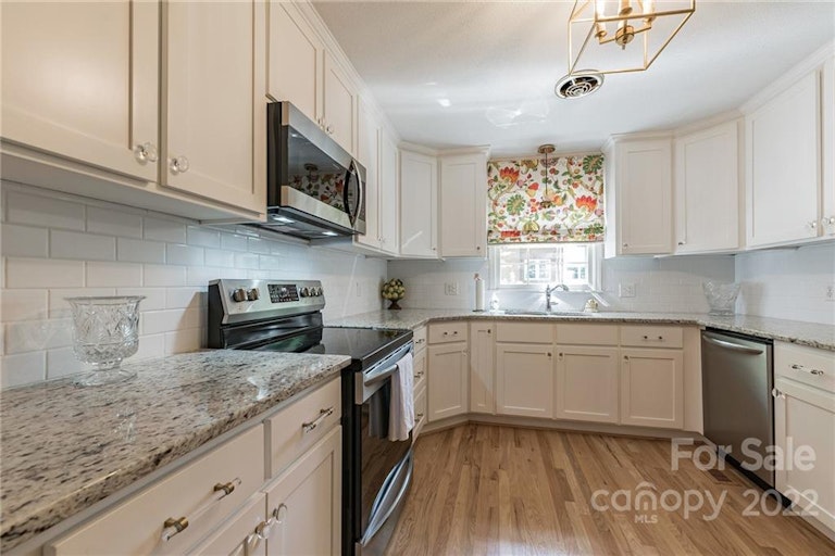 Photo 11 of 22 - 419 Davie Ave, Statesville, NC 28677