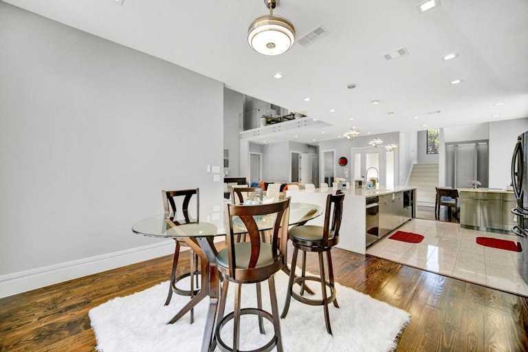 Photo 15 of 31 - 4806 Lynnacre Dr, Dallas, TX 75211