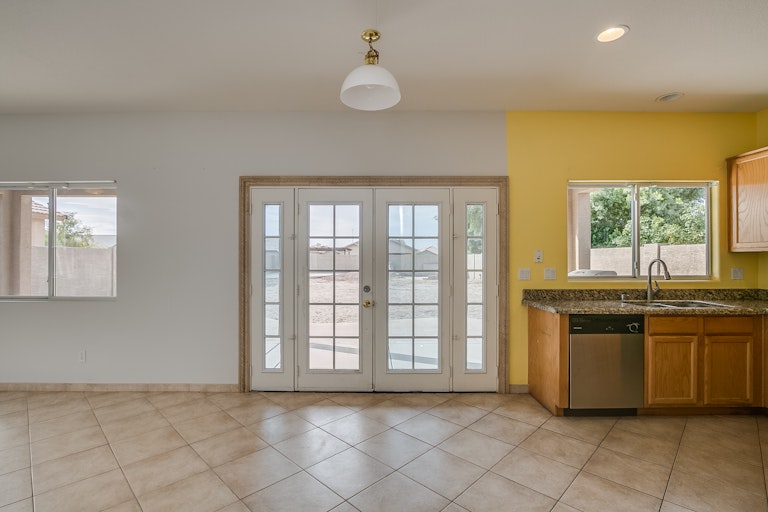Photo 8 of 33 - 714 S 123rd Dr, Avondale, AZ 85323