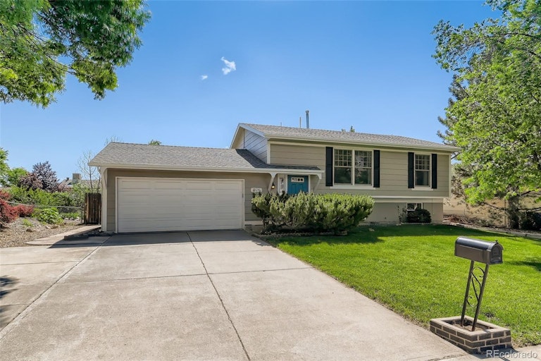 Photo 3 of 28 - 1824 Dexter St, Broomfield, CO 80020