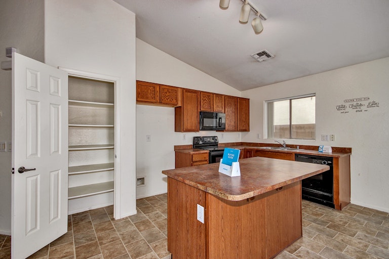 Photo 2 of 23 - 1609 S 123rd Dr, Avondale, AZ 85323