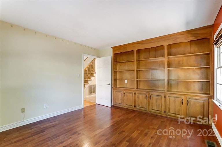 Photo 18 of 46 - 6538 Dougherty Dr, Charlotte, NC 28213