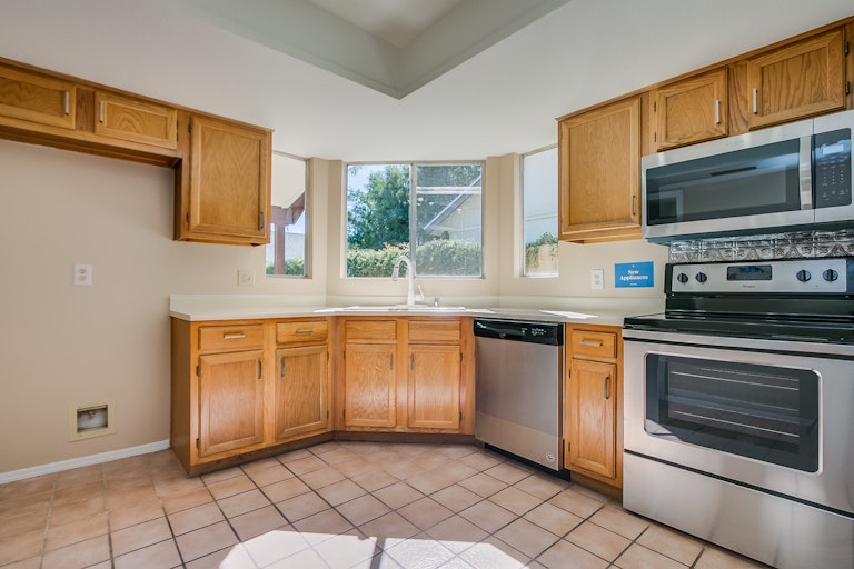 Photo 9 of 28 - 3849 E Tierra Buena Ln, Phoenix, AZ 85032