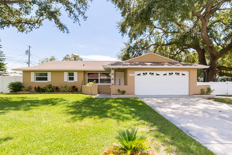Photo 1 of 16 - 2041 McKinley St, Clearwater, FL 33765