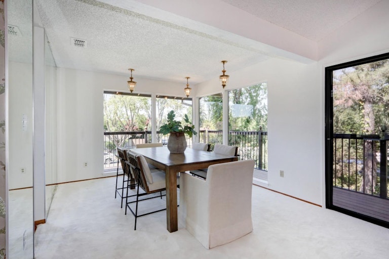 Photo 27 of 70 - 4040 Crondall Dr, Sacramento, CA 95864