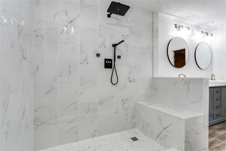 Photo 13 of 25 - 2905 Creekwood Dr, Grapevine, TX 76051