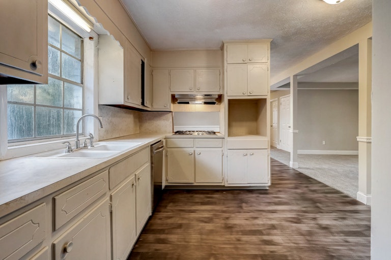 Photo 15 of 28 - 1518 Tanglewood Way NW, Conyers, GA 30012