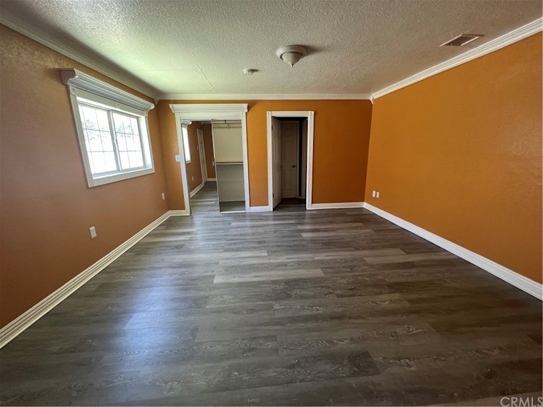 Photo 11 of 43 - 13944 Hartland St, Van Nuys, CA 91405