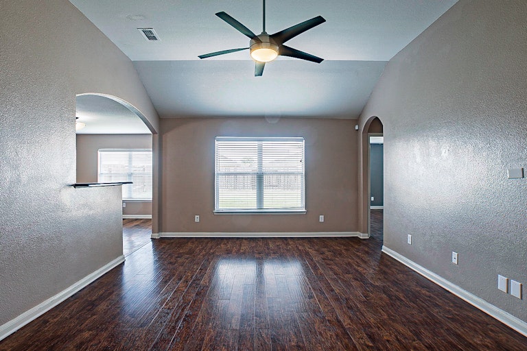 Photo 9 of 20 - 2029 Cone Flower Dr, Forney, TX 75126