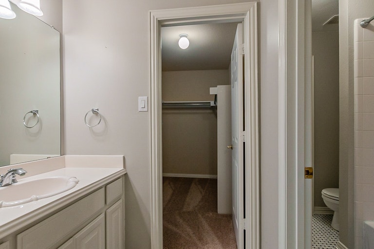 Photo 32 of 41 - 1900 Winchester St, McKinney, TX 75070