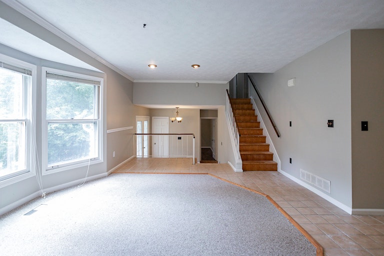 Photo 12 of 30 - 10880 Shallowford Rd, Roswell, GA 30075