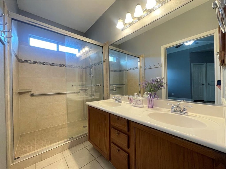 Photo 12 of 21 - 7219 Golden Star Dr, Houston, TX 77083