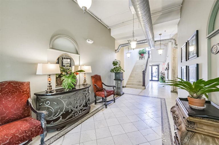Photo 4 of 44 - 2700 Albany St #3B, Houston, TX 77006