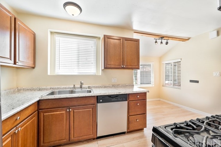 Photo 11 of 48 - 7014 Oakdale Ave, Winnetka, CA 91306