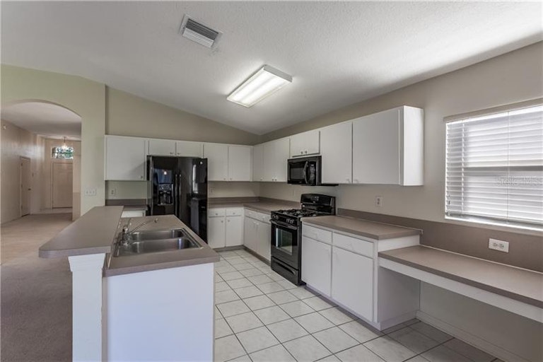 Photo 9 of 21 - 9919 Stockbridge Dr, Tampa, FL 33626