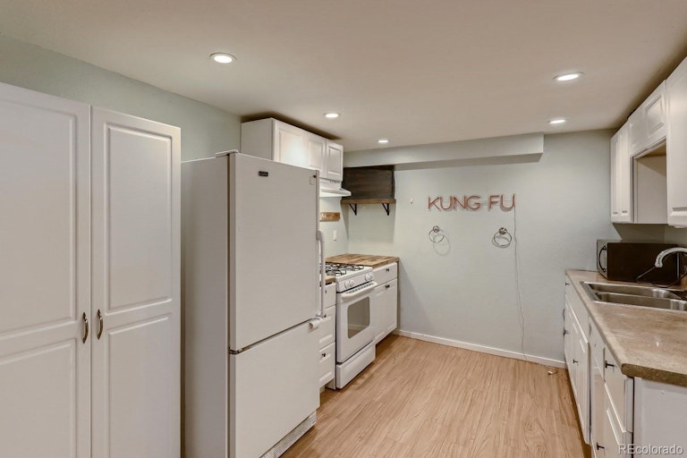 Photo 19 of 28 - 2246 Havana St, Aurora, CO 80010