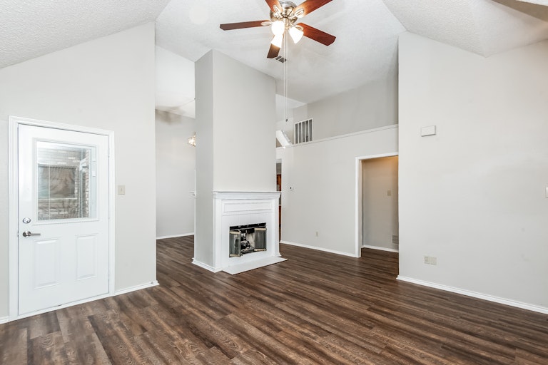 Photo 10 of 25 - 2253 Meadowstone Dr, Carrollton, TX 75006