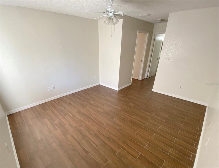 Photo 11 of 28 - 10263 Gandy Blvd N #2001, Saint Petersburg, FL 33702