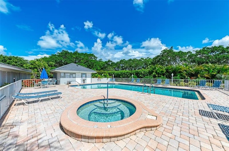 Photo 38 of 56 - 1247 Edgewater Cir #1247, Bradenton, FL 34209