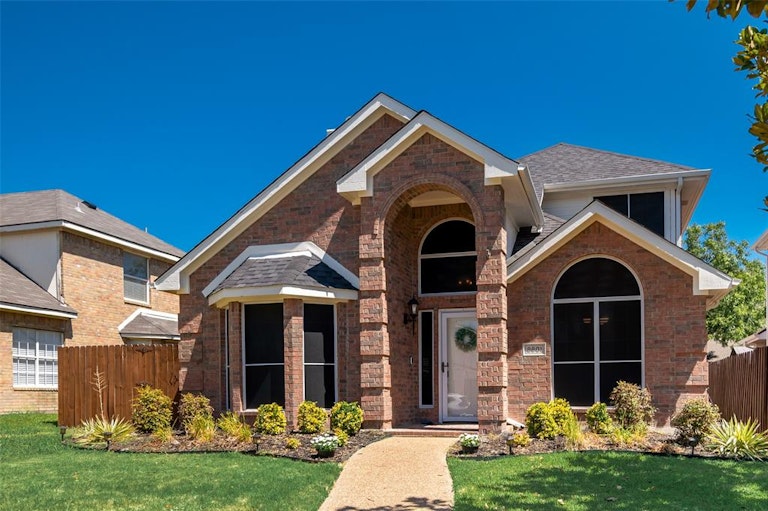 Photo 1 of 40 - 8801 Clearlake Dr, Rowlett, TX 75088
