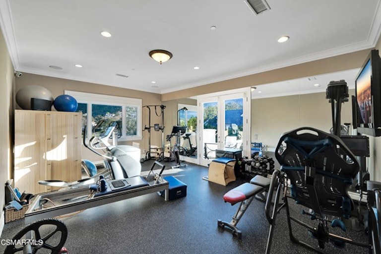 Photo 38 of 80 - 208 W Stafford Rd, Thousand Oaks, CA 91361