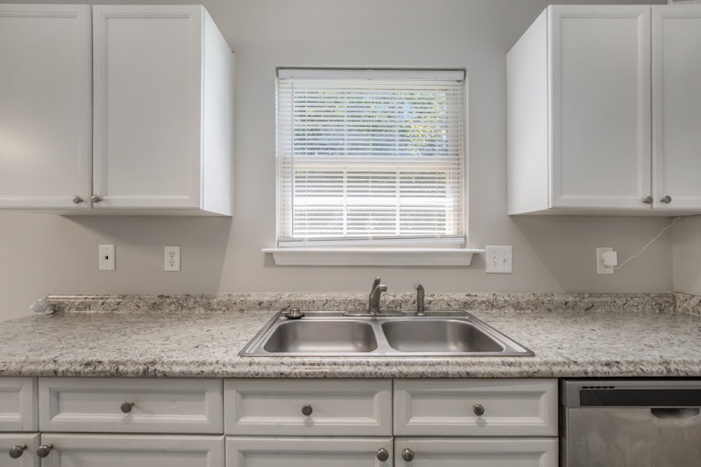 Photo 8 of 20 - 4745 Palm Breeze Ln, Charlotte, NC 28208