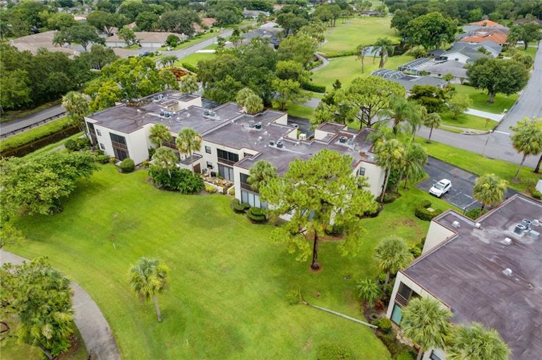 Photo 32 of 41 - 3518 Richwood Link #52, Sarasota, FL 34235