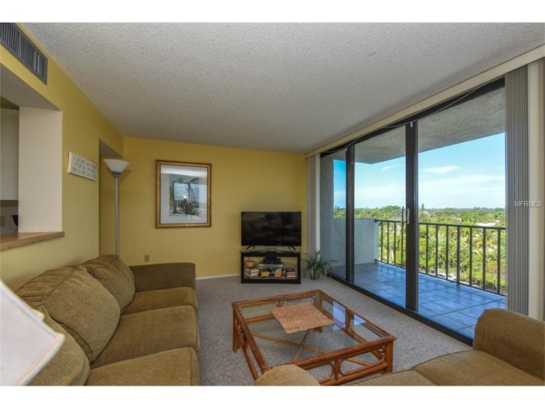 Photo 5 of 23 - 1055 Beach Rd Unit B-503, Sarasota, FL 34242