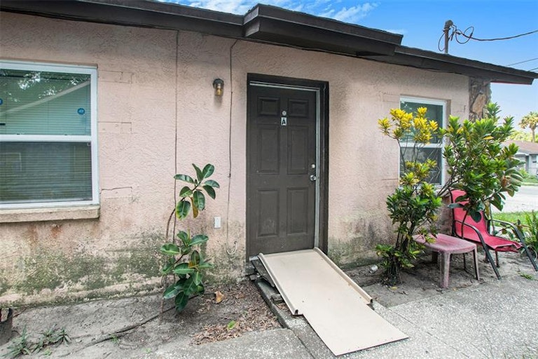 Photo 2 of 22 - 8803 N 13th St, Tampa, FL 33604