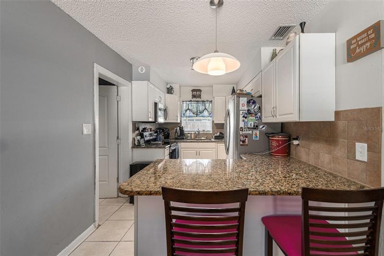 Photo 6 of 20 - 3211 W Tyson Ave, Tampa, FL 33611