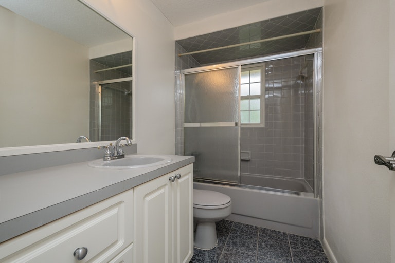 Photo 6 of 37 - 3909 Rosedale Dr, Brandon, FL 33511