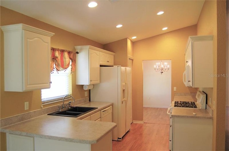 Photo 7 of 15 - 4181 Cannes Ave, Lake Wales, FL 33859