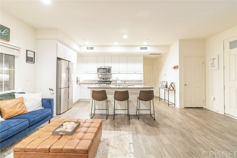 Photo 9 of 35 - 13412 N Manzanillo Ln, Sylmar, CA 91342
