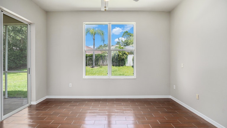 Photo 11 of 16 - 5904 Falconpark Ct, Lithia, FL 33547