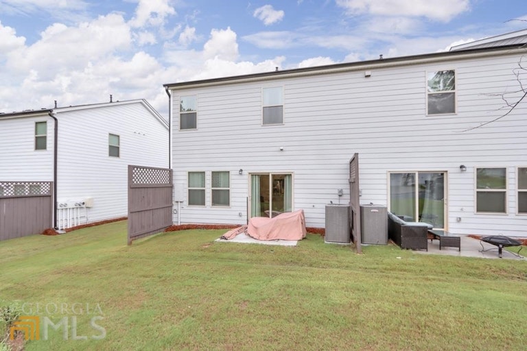 Photo 33 of 33 - 5341 Glade Park Dr, Lilburn, GA 30047