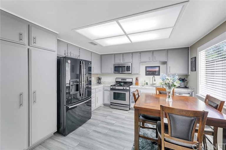 Photo 10 of 38 - 15904 Ada St, Canyon Country, CA 91387