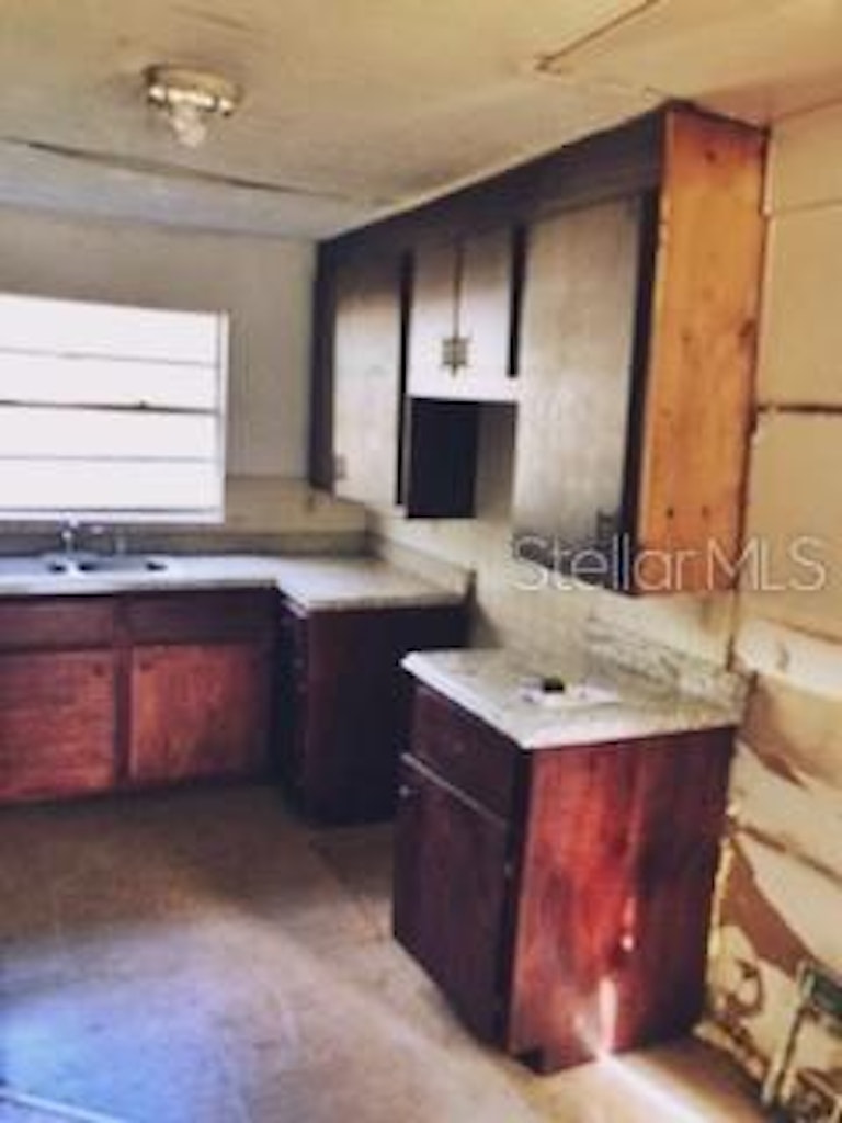 Photo 8 of 17 - 704 Lime Ave, Dundee, FL 33838
