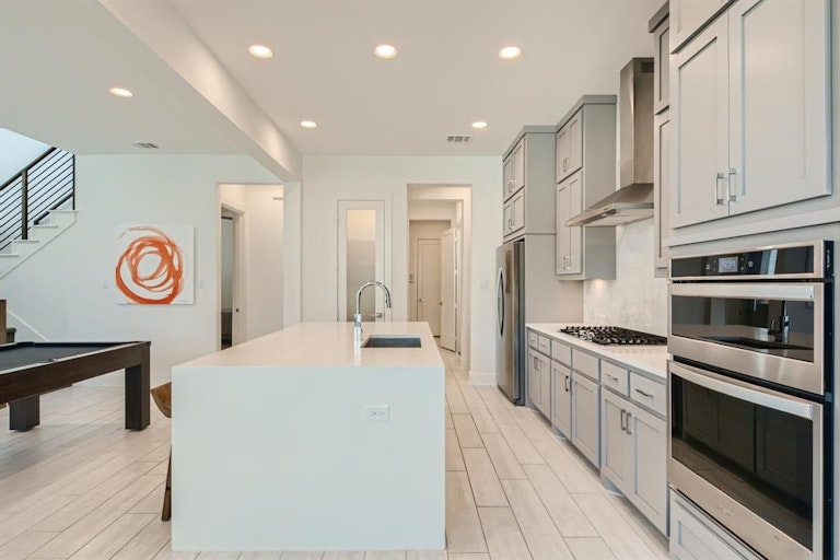 Photo 10 of 29 - 8112 Copper Way, Dallas, TX 75252
