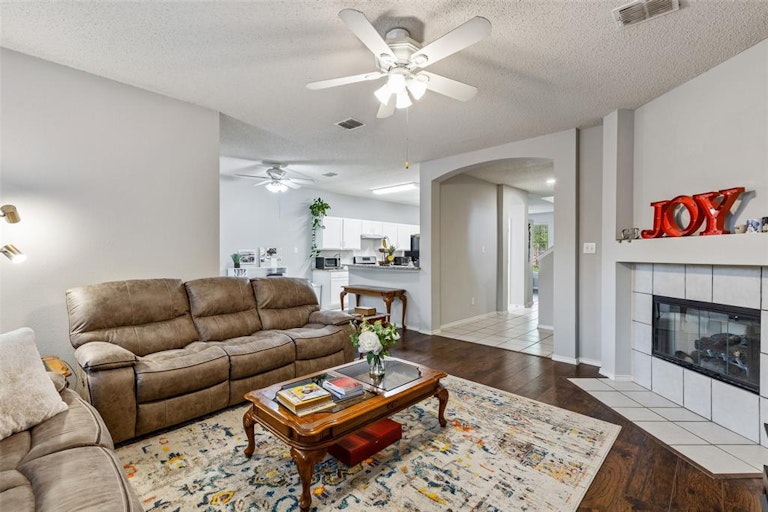 Photo 6 of 32 - 1105 Indian Trail Ct, Roanoke, TX 76262