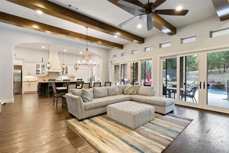 Photo 12 of 40 - 1041 Wagner Way, Lantana, TX 76226