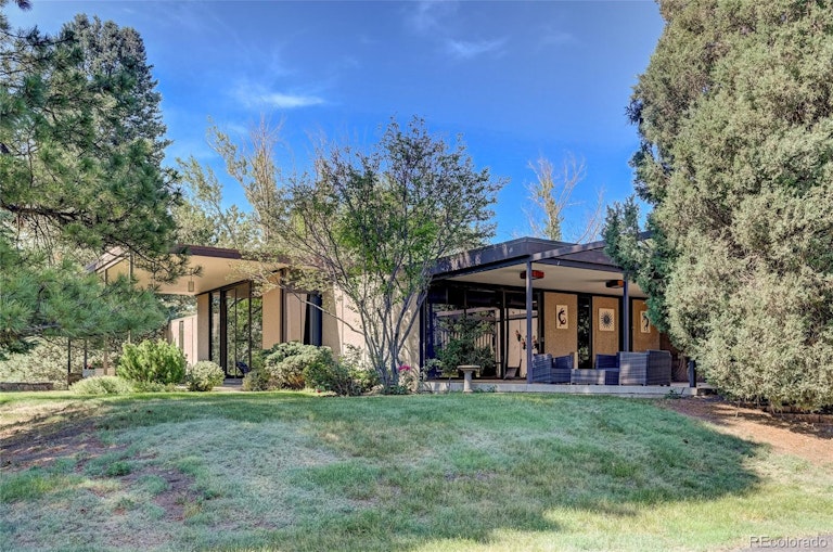 Photo 3 of 30 - 5425 Sunset Dr, Littleton, CO 80123
